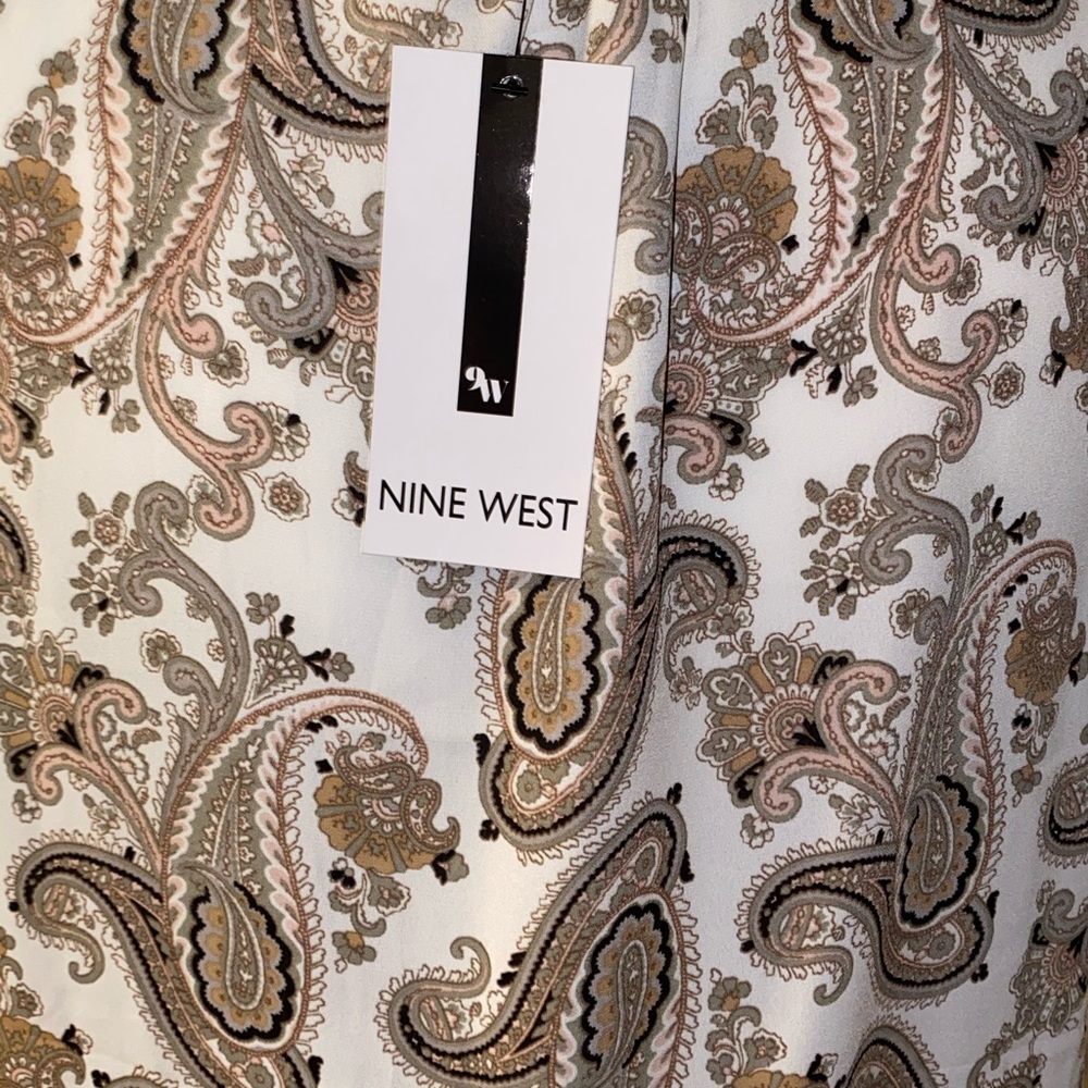 📣 3/$20!! Nine West top 🌺